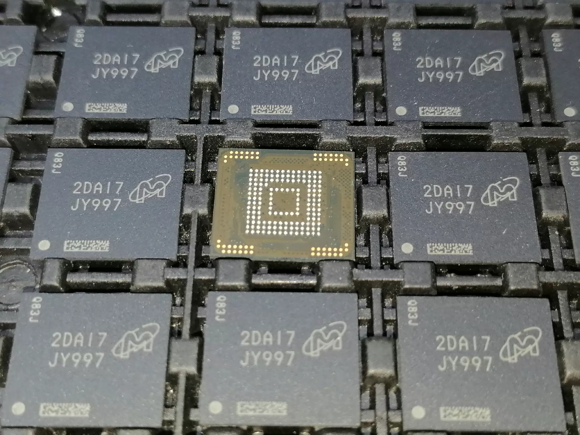 Micron Technology_MTFC8GAKAJCN-4M IT